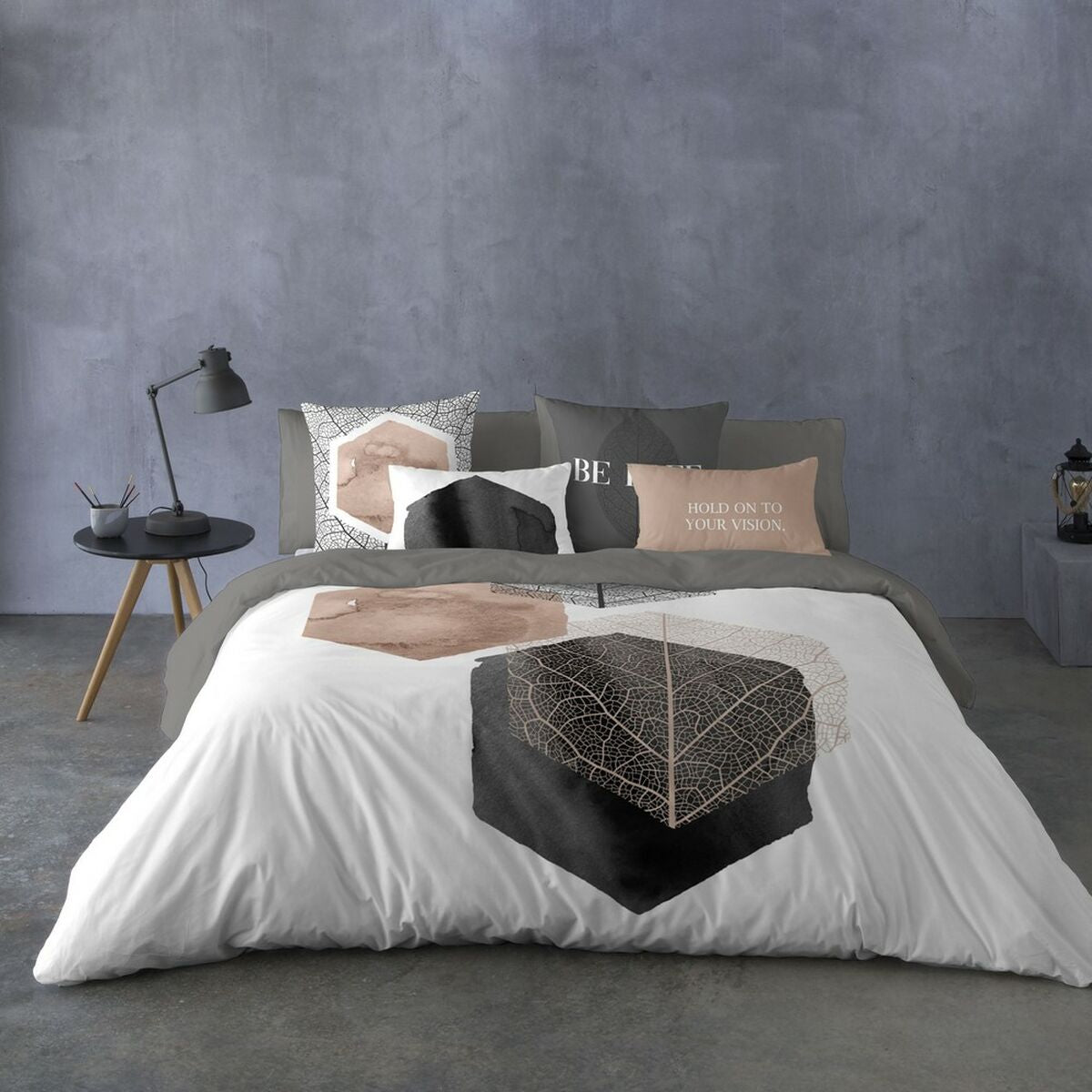 V2HE31DF2E2173E8BED1E83564763B1B3F4R6926240P2